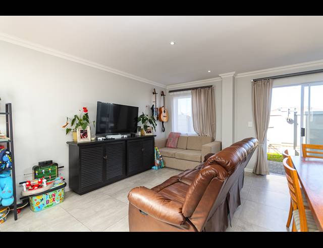 1 BEDROOM APARTMENT SOLD IN SUNNINGDALE